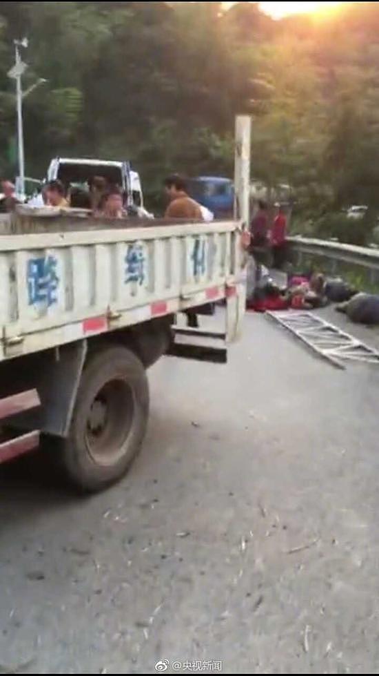 湖南郴州一施工车侧翻 已造成12人死亡19人受伤 - 2