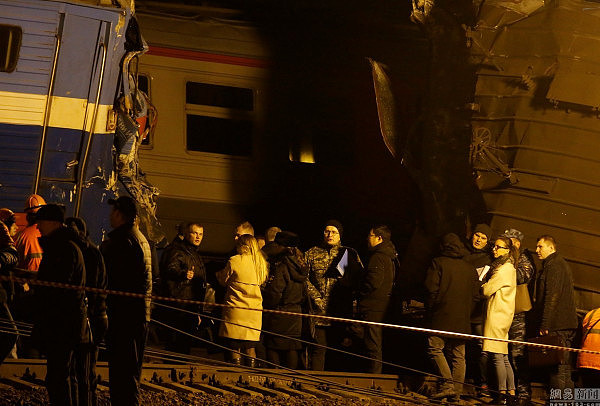 莫斯科两火车相撞 车厢出轨约50人受伤 - 4