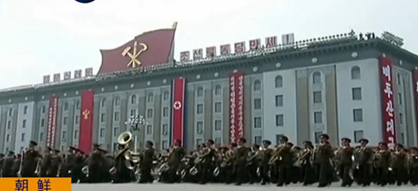 朝鲜今日举行大规模阅兵活动庆祝“太阳节”(视频) - 10