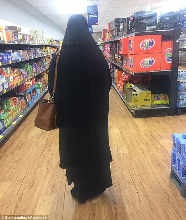 穆斯林长老悉尼传教年轻女教徒:头巾是要戴的，显眼不行的，修眉是要受罚的（视频） - 4