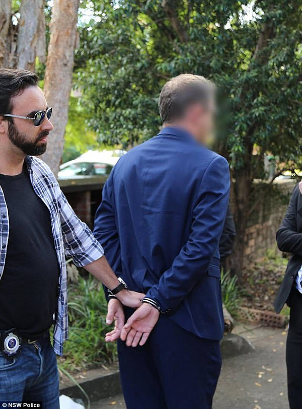 衣冠禽兽！悉尼男与11岁女孩及“父亲”网上约炮 谁知这名“父亲”是警察假扮 男子当场被捕（图） - 5