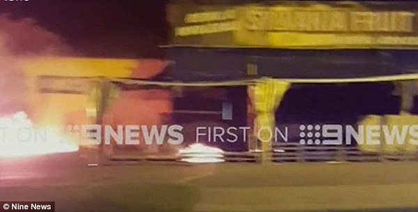 被人泼汽油？悉尼南区水果店凌晨起大火疑似人为 附近停车场找到汽油罐！(视频) - 2