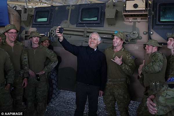 澳总理谭保澳新军团日出访伊拉克和阿富汗 与前线士兵大玩自拍！（图） - 4