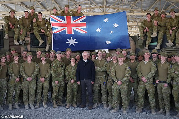 澳总理谭保澳新军团日出访伊拉克和阿富汗 与前线士兵大玩自拍！（图） - 5