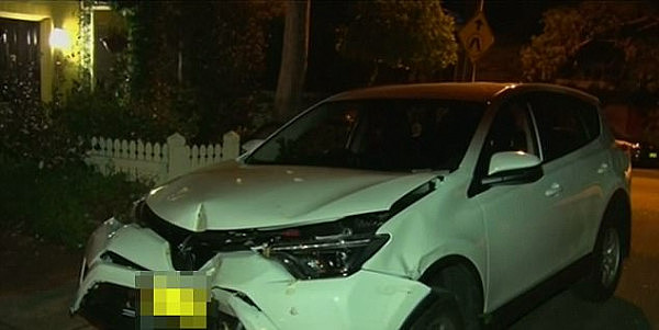 3FC54E4800000578-4460004-A_driver_of_an_Uber_car_ploughed_through_a_Sydney_family_s_front-m-19_1493547632971.jpg,0