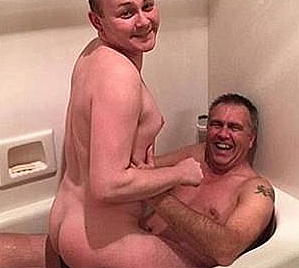 辣眼睛！澳洲知名橄榄球星与男性好友拍裸照 浴缸戏水无法直视！（图） - 3