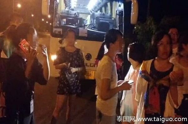 愤怒！加钱要求被拒 中国女导游在泰国甩了22名同胞(组图) - 4