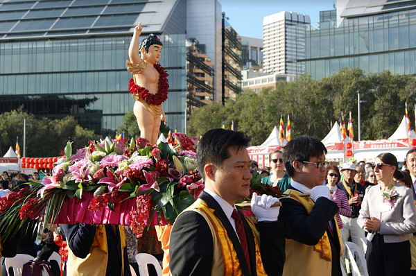 悉尼达令港办佛诞盛典 总理代表及州长盛赞佛教和谐 - 8