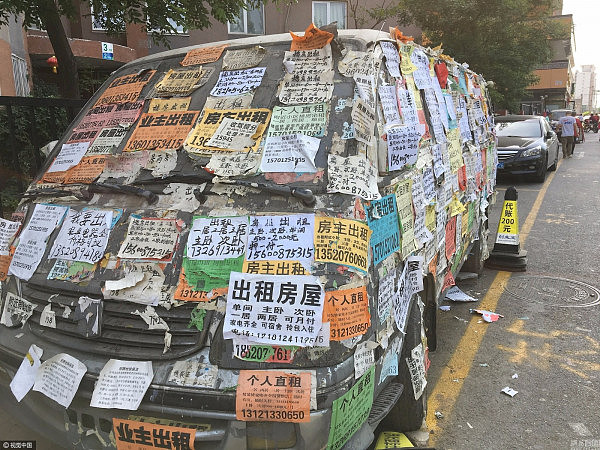 北京街边现“牛皮癣房车” 小广告贴好几层（组图） - 2