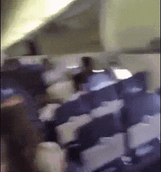 美国航空“周播大戏”连更两集！西南航空上演群殴，UA让乘客尿杯子里（视频） - 3