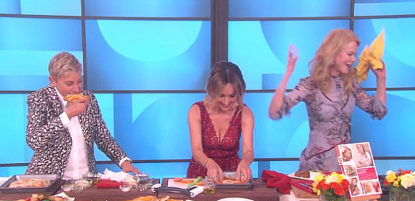 三个女人一台戏！妮可基德曼与美国女名厨节目中互翻白眼！主持人Ellen好尴尬 ！（图） - 2