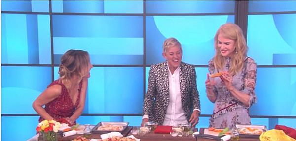 三个女人一台戏！妮可基德曼与美国女名厨节目中互翻白眼！主持人Ellen好尴尬 ！（图） - 1