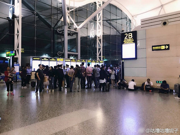 重庆机场一晚遭无人机干扰两次 多个航班受影响（组图） - 6