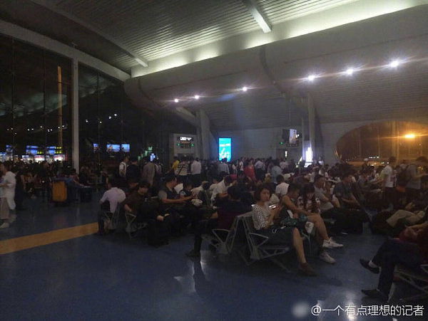 重庆机场一晚遭无人机干扰两次 多个航班受影响（组图） - 5