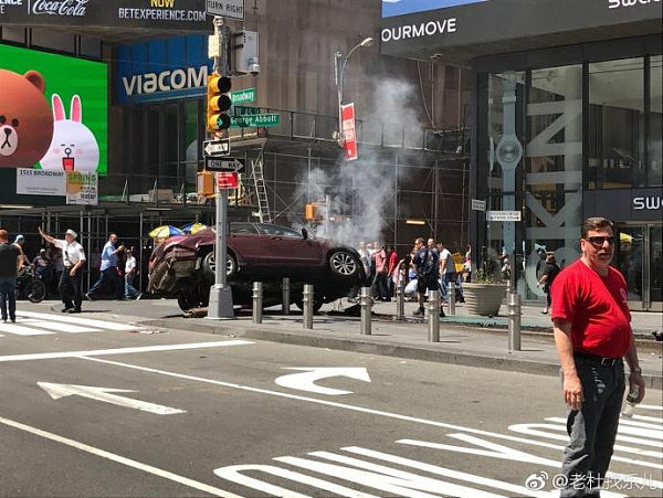 快讯：美国纽约时代广场一辆车辆冲撞行人 已致1死13伤 - 3