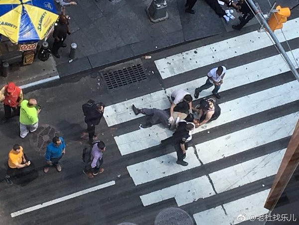 快讯：美国纽约时代广场一辆车辆冲撞行人 已致1死13伤 - 4