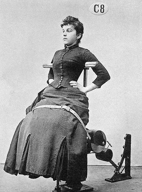 百年前健身旧照曝光：男女着正装锻炼  器材似刑具（组图） - 5
