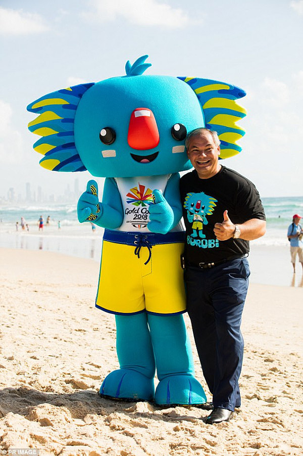 40B02DE700000578-4532562-Gold_Coast_Mayor_Tom_Tate_is_pictured_with_the_Commonwealth_Game-a-86_1495508699954.jpg,0