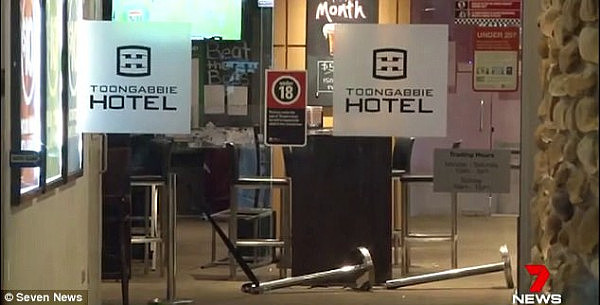 悉尼一酒店半夜遭持刀抢劫 警方出动警犬搜盗贼！ - 3
