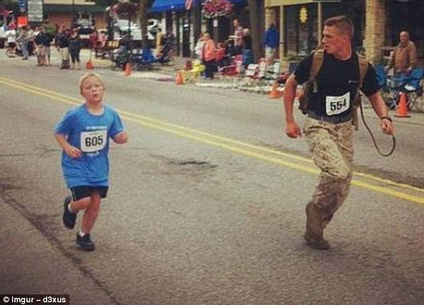 40E0ECE800000578-4549438-When_this_boy_got_seperated_from_him_group_during_a_5K_race_a_Mi-m-110_1495965709861.jpg,0