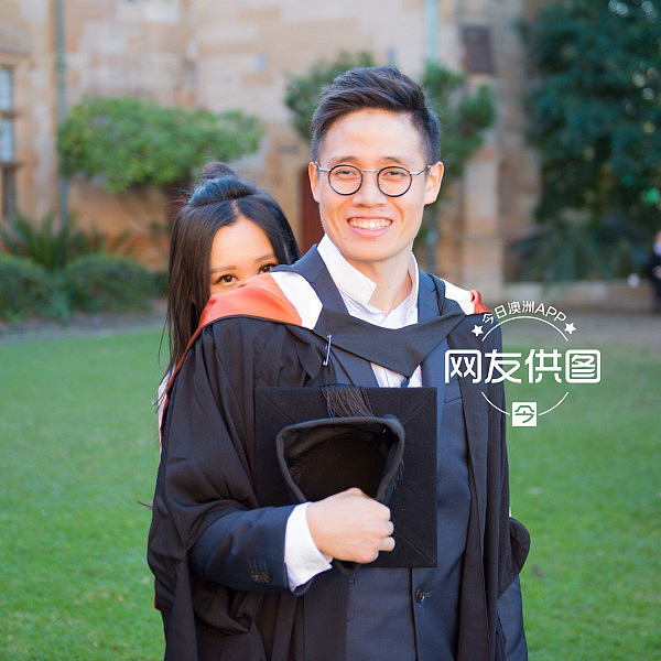 浪漫炸！悉尼大学中国留学生毕业典礼浪漫求婚 女孩差点吓摔倒！（视频） - 7