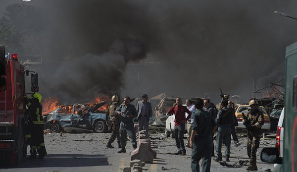 阿富汗首都使馆区爆炸已致90人丧生 IS宣称负责（组图） - 1