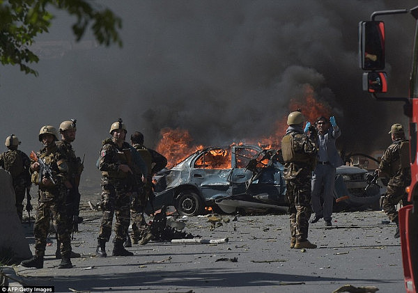 阿富汗首都使馆区爆炸已致90人丧生 IS宣称负责（组图） - 2