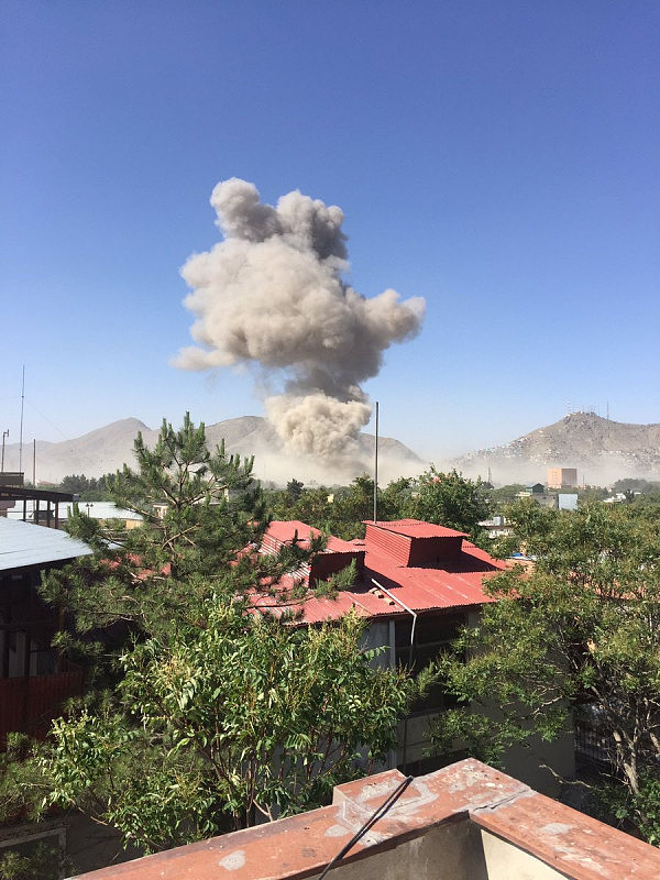 阿富汗首都使馆区爆炸已致90人丧生 IS宣称负责（组图） - 12