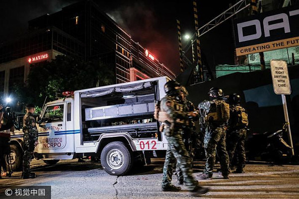 菲律宾一酒店遭枪手袭击 至少34人死忙（组图） - 3