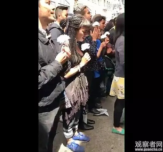 放了那些小鸡鸡！！！唐人街华人店家被围攻 动物保护主义者痛哭流涕“解救”6只鸡后被捕 - 4