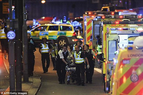 两澳人在伦敦恐袭中受伤！一男一女惨遭割喉（视频） - 4