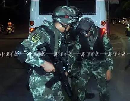 男子劫持前女友与武警对峙7小时：那么爱你，为啥这样对我 - 13