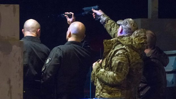 突发！墨尔本警匪街头枪战！男子当场被击毙，3警员中弹，枪手绑女人质高呼：“为IS而战”！（视频＋组图） - 20