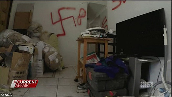 土澳“教父”？澳夫妇床上被扔袋鼠尸体 墙上画纳粹涂鸦！只因和邻居起冲突！（视频） - 4