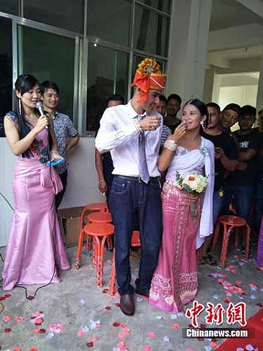 中国傣族姑娘嫁给法国小伙 竟然是因为一杯茶（组图） - 2