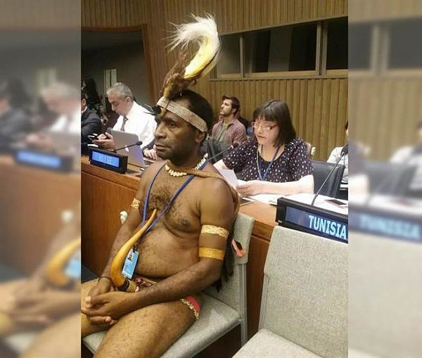 非洲大使穿“阴茎鞘”出席联合国会议获赞（图） - 2