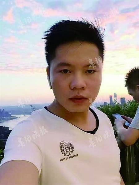 男子跳江救人遇难  获救轻生女向其母亲下跪（组图） - 3