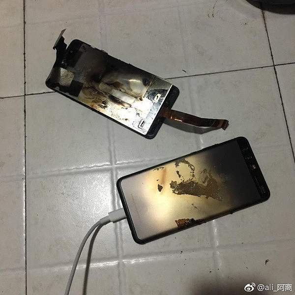 网友爆料华为P10 Plus爆炸了 前后面板分离（组图） - 2