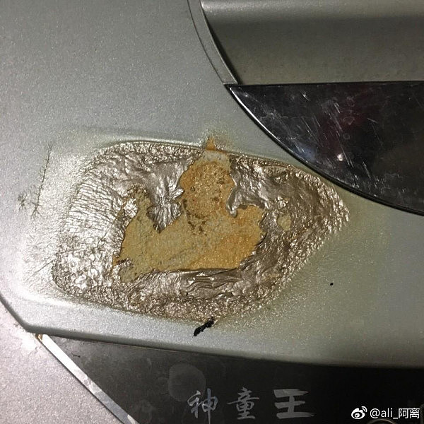 网友爆料华为P10 Plus爆炸了 前后面板分离（组图） - 6