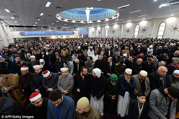 A audio message purporting to come from an Islamic State spokesperson has threatened an attack on Australia during the holy month of Ramadan. Eid al-Fitr prayer at the Lakemba Mosque in 2016 is pictured