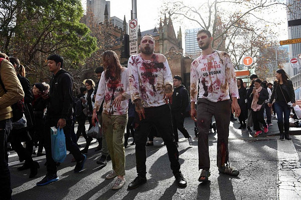 澳洲民众抗议食用动物肉 扮“丧尸”引围观 (图) - 2