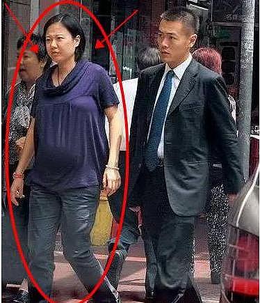 不输于王思聪的富二代，却不爱跑车名牌，老婆更是颜值平平