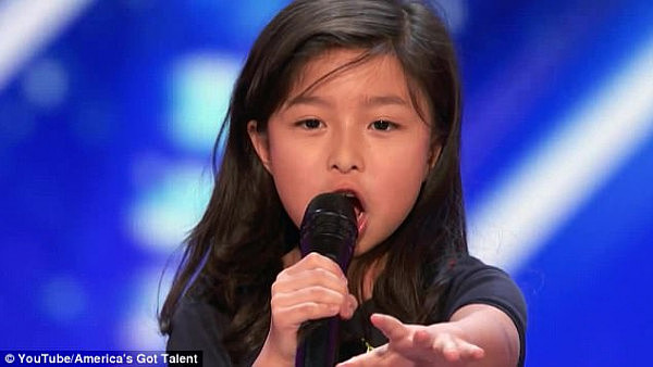9岁华裔萝莉飙唱铁达尼名曲 惊艳美国达人秀（视频） - 7