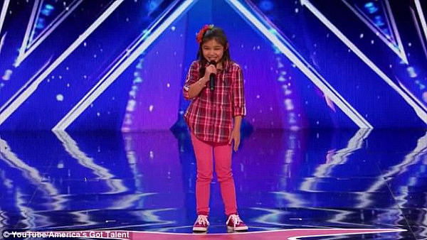 9岁华裔萝莉飙唱铁达尼名曲 惊艳美国达人秀（视频） - 8