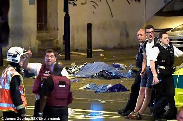 伦敦再次遭遇疑似恐怖袭击！清真寺外撞人，一人死亡，十余人受伤！恐怖主义，可能就在你我身边！ - 6