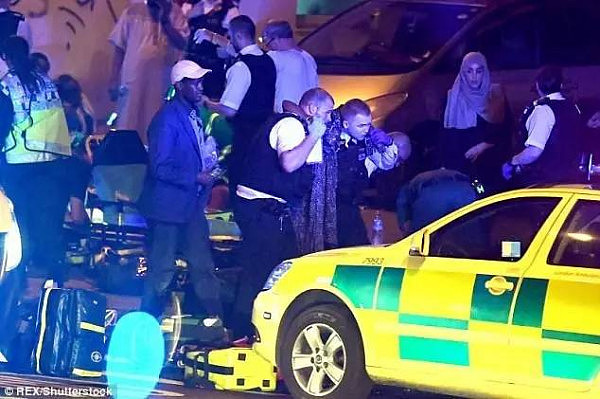 伦敦再次遭遇疑似恐怖袭击！清真寺外撞人，一人死亡，十余人受伤！恐怖主义，可能就在你我身边！ - 10