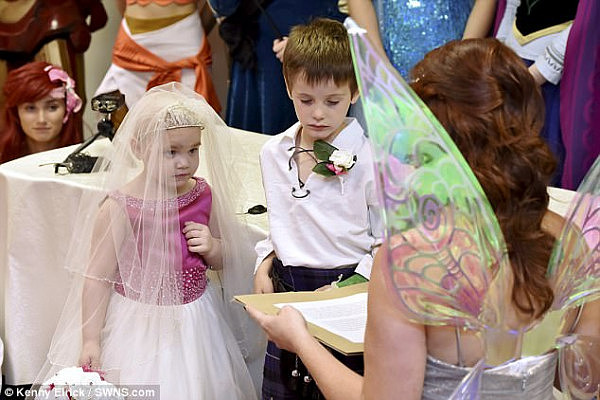 感人！英国5岁绝症女孩实现临终遗愿 和自己的“男朋友”举办婚礼（图） - 4