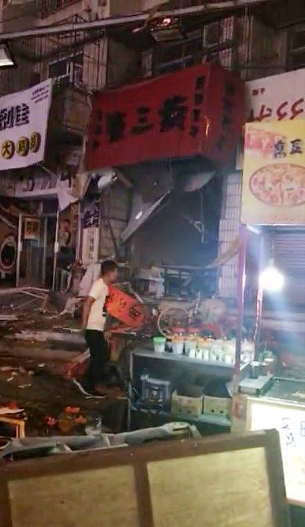 惨不忍睹！中国锦州夜市爆炸 玻璃震碎 桌椅震飞 监拍爆炸(视频) - 3