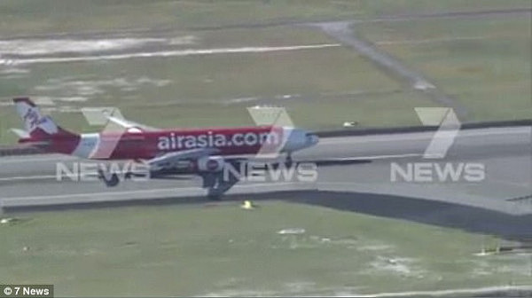 “飞机晃得像洗衣机”！澳洲飞往吉隆坡航班发动机失灵 险出事故！（视频） - 2