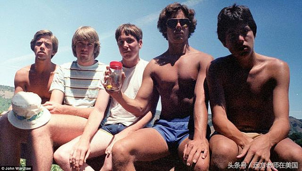 为了友谊，五个美国男人从高中毕业开始坚持三十五年做一件事
